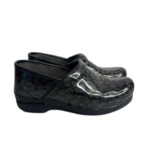 Dansko XP 2.0 Professional Patent Animal Print Slip On Clogs size 10.5 41 - Picture 4 of 13